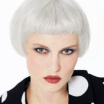 shampooexpert-yayoi7-femme-coupe-courte-couleur-blond-coiffage-lisse-balayage-blond-platine-500-frange