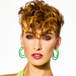 shampooexpert-sally-1-femme-coupe-courte-couleur-cuivré-coiffage-boucle-balayage-effet-bronzing-500-frange