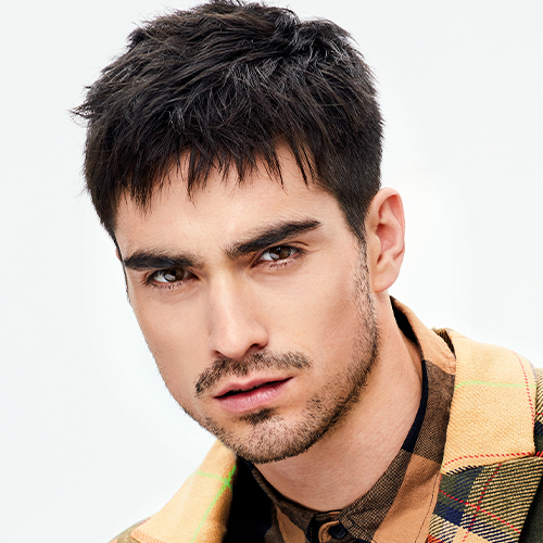 shampoo-expert-scott-1.jpg-homme-cheveux-raide-coupe-dégradé-court-sans-démarcation-500