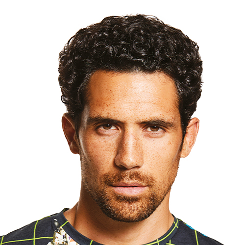 shampoo-expert-solal-2.jpg-homme-cheveux-boucle-coupe-dégradé-court-sans-démarcation-500-1