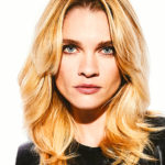 shampooexpert-eva-2-femme-coupe-longue-couleur-blond-coiffage-lisse-balayage-multi-tons-500-frange