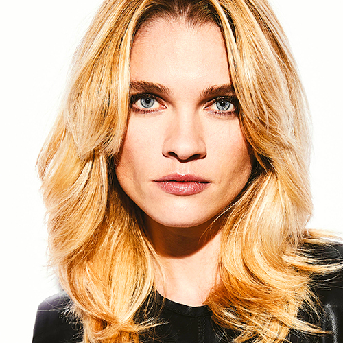 shampooexpert-eva-2-femme-coupe-longue-couleur-blond-coiffage-lisse-balayage-multi-tons-500-frange
