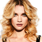 shampooexpert-eva-9-femme-coupe-longue-couleur-blond-coiffage-boucle-balayage-multi-tons-500-frange