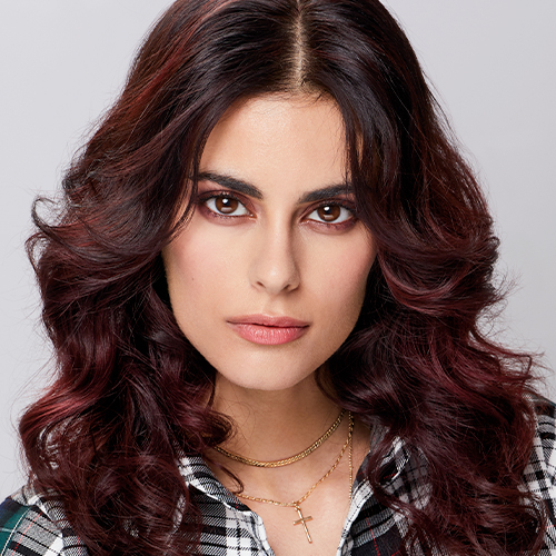 shampooexpert-olwen-1-femme-coupe-longue-couleur-brun-coiffage-wavy-balayage-effet-ombré-500
