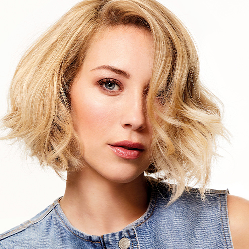 shampooexpert-roxy-1-femme-coupe-mi-longue-couleur-blond-coiffage-wavy-balayage-lumière-500