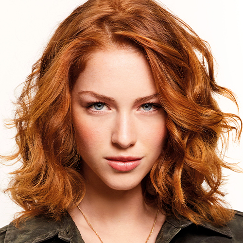 shampooexpert-savanah-1-femme-coupe-longue-couleur-cuivré-coiffage-wavy-balayage-lumière-500-