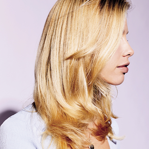shampooexpert-vivianne-8-femme-coupe-longue-couleur-blond-coiffage-lisse-french-balayage-500